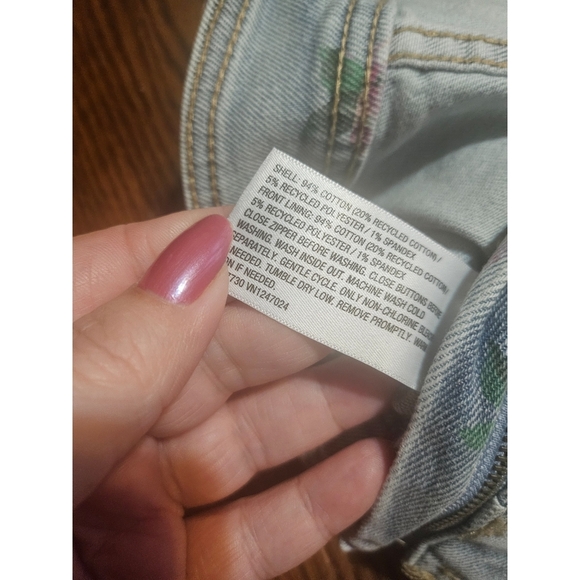 NEW Wild Fable Cropped Denim Floral Vest - Picture 12 of 13